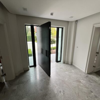 Ailesbury Road   Entrance (A)